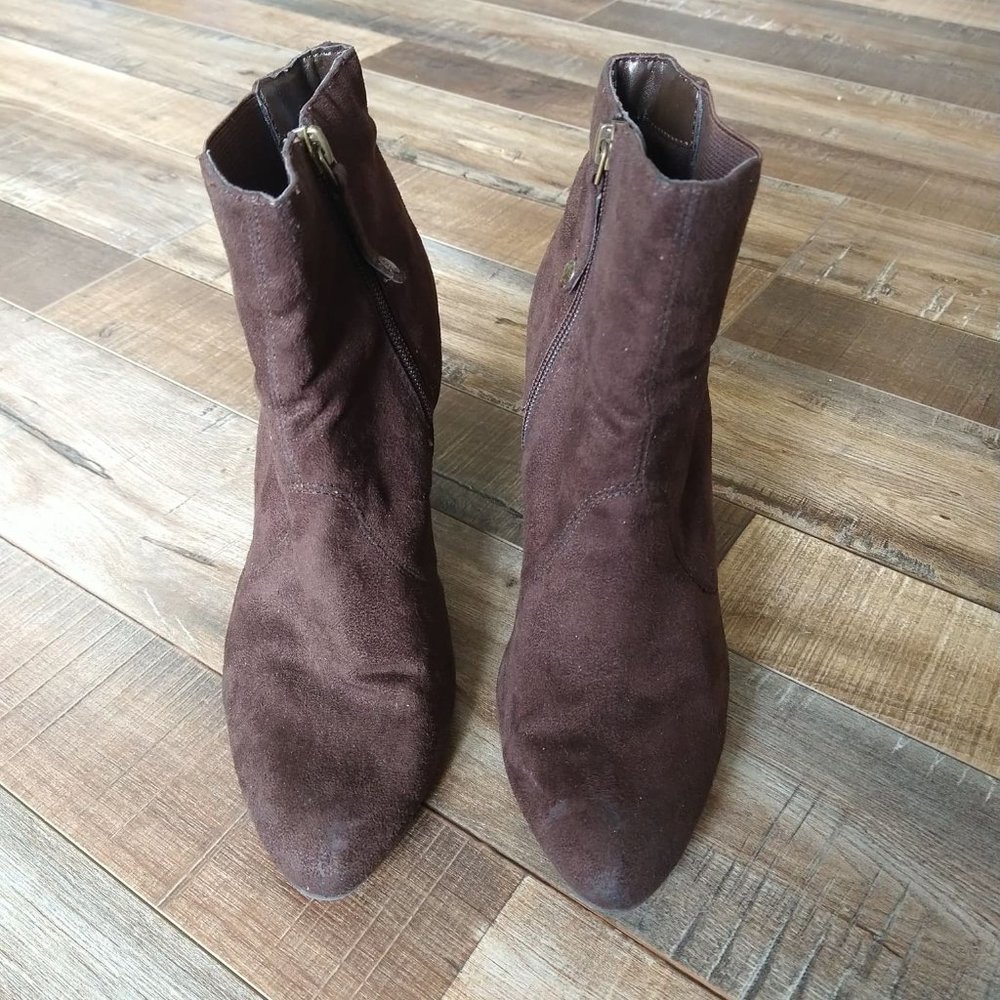Isaac Mizrahi Women's Samantha Brown Side Zip Boots - Picture 10 of 10